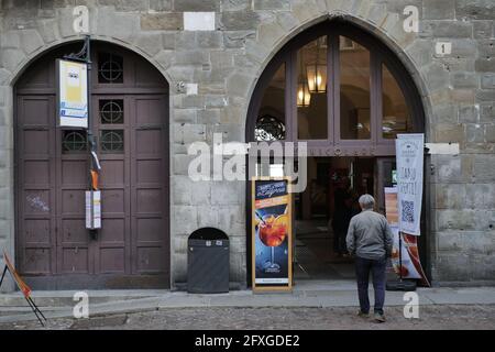 Die beiden Seilbahnen im oberen Bergamo nehmen ihre Tätigkeit bei wieder auf Volle Kapazität dank der Wiederöffnung nach dem Lockdown Stockfoto