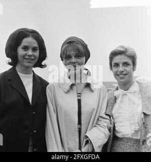 Abreise des niederländischen Leichtathletik-Teams nach Kassel, von links nach rechts Lia hinten, Hilde Slaman, Ilja Laman, 17. September 1965, Athleten, Gruppenportraits, Niederlande, Foto der Presseagentur des 20. Jahrhunderts, zu erinnerende Nachrichten, Dokumentarfilm, historische Fotografie 1945-1990, visuelle Geschichten, Menschliche Geschichte des zwanzigsten Jahrhunderts, Momente in der Zeit festzuhalten Stockfoto