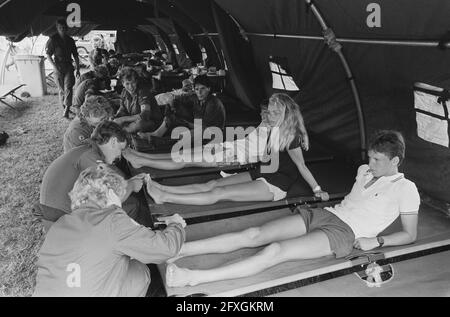 Vier-Tage-Märsche von Nijmegen, dritter Tag, 17. Juli 1986, VIERDAAGSE, Niederlande, 20. Jahrhundert Presseagentur Foto, Nachrichten zu erinnern, Dokumentarfilm, historische Fotografie 1945-1990, visuelle Geschichten, Menschliche Geschichte des zwanzigsten Jahrhunderts, Momente in der Zeit festzuhalten Stockfoto