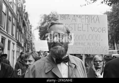 Vietnam-Demonstration in Amsterdam. Mr. Boetes, 19. August 1967, Niederlande, Foto der Presseagentur des 20. Jahrhunderts, zu erinnerende Nachrichten, Dokumentation, historische Fotografie 1945-1990, visuelle Geschichten, Menschliche Geschichte des zwanzigsten Jahrhunderts, Momente in der Zeit festzuhalten Stockfoto