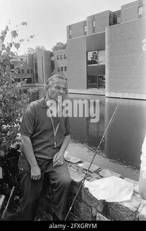 Fischereiwettbewerb Mitglieder des parlaments und Vertreter der Presse; Ex-Premierminister De Jong, 15. August 1974, Mitglieder des parlaments, Fischerei, Niederlande, Presseagentur des 20. Jahrhunderts, Foto, Nachrichten zum erinnern, Dokumentarfilm, historische Fotografie 1945-1990, visuelle Geschichten, Menschliche Geschichte des zwanzigsten Jahrhunderts, Momente in der Zeit festzuhalten Stockfoto