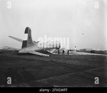 Flugzeugabsturz am Flughafen Schiphol, 14. Mai 1948, Flugzeugabstürze, Niederlande, 20. Jahrhundert Presseagentur Foto, Nachrichten zu erinnern, Dokumentarfilm, historische Fotografie 1945-1990, visuelle Geschichten, Menschliche Geschichte des zwanzigsten Jahrhunderts, Momente in der Zeit festzuhalten Stockfoto