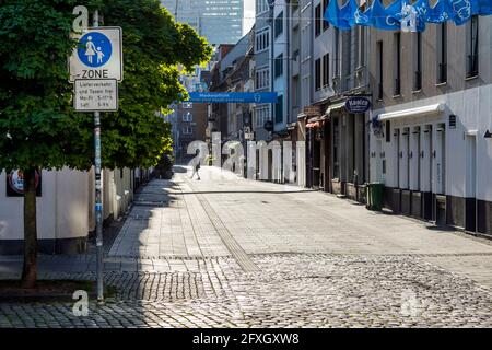 Partymeile auf der Kurzen Straße in der Düsseldorfer Altstadt Stockfoto