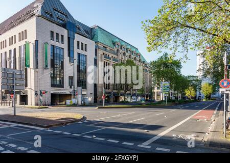 Heinrich-Heine-Allee am Morgen in Düsseldorf Stockfoto