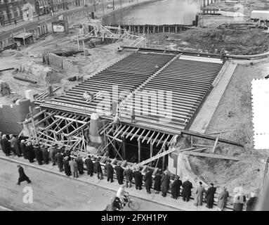 Soccer Amsterdam gegen EBOH, Sinterklaas auf dem Feld, 4. Dezember 1955, Sport, Fußball, Niederlande, Presseagentur des 20. Jahrhunderts, Foto, Nachrichten zum erinnern, Dokumentarfilm, historische Fotografie 1945-1990, visuelle Geschichten, Menschliche Geschichte des zwanzigsten Jahrhunderts, Momente in der Zeit festzuhalten Stockfoto