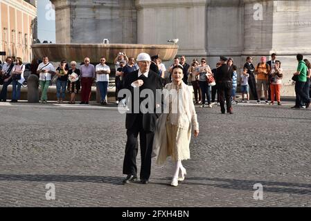 Roma, Piazza del Quirinale Ricevimento al Quirinale per la Festa del 2 Giugno, nella foto: Carla Fracci Beppe Menegatti Stockfoto