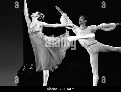 Fotorepertoire, Italien. Mai 2021. ** SONDERPREIS ** ** Sonderpreis ** BALLETT IM PALASPORT MIT CARLA FRACCI, RUDOLF NUREYEV (MAILAND - 1981-05-20, FOTO DE BELLIS) ps das Foto kann in Bezug auf den Kontext, in dem es aufgenommen wurde, verwendet werden, Und ohne die diffamierende Absicht der Anstand der Menschen vertreten (Foto-Repertoire - 2021-05-27, FOTO DE BELLIS) p.s. la foto e' utilizzabile nel rispetto del contesto in cui e' stata scattata, e senza intento diffamatorio del decoro delle persone rappresentate Kredit: Unabhängige Fotoagentur/Alamy Live News Stockfoto