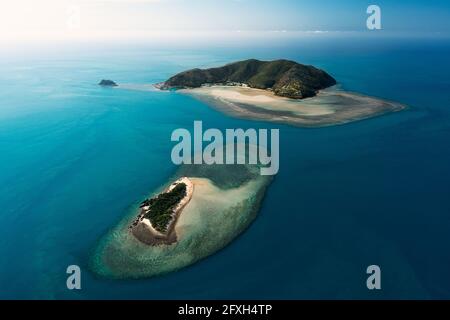 Luftaufnahme der berühmten Hayman Island und Black Island vor dem Hotel. Stockfoto