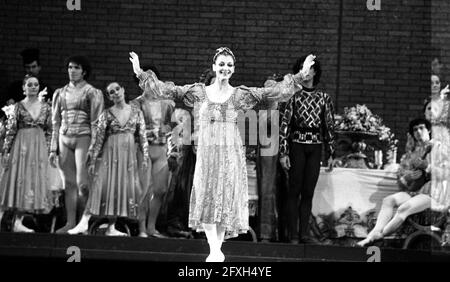 Fotorepertoire, Italien. Mai 2021. ** SONDERPREIS ** ** Sonderpreis ** BALLETT IM PALASPORT CARLA FRACCI, RUDOLF NUREYEV (MAILAND - 1981-05-20, FOTO DE BELLIS) ps das Foto kann in Bezug auf den Kontext, in dem es aufgenommen wurde, verwendet werden, Und ohne diffamierende Absicht der Anstand der Menschen vertreten (Foto Repertoire - 2021-05-27, FOTO DE BELLIS) p.s. la foto e' utilizzabile nel rispetto del contesto in cui e' stata scattata, e senza intento diffamatorio del decoro delle persone rappresentate Kredit: Unabhängige Fotoagentur/Alamy Live News Stockfoto