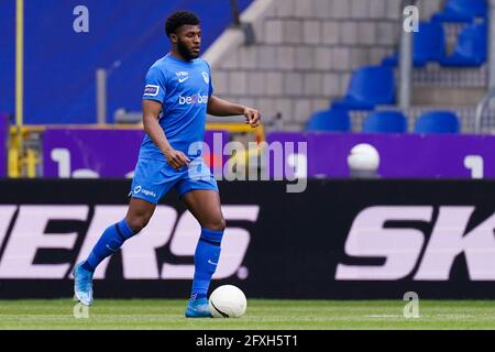 GENK, BELGIEN - MAI 20: Mark McKenzie von KRC Genk kontrolliert den Ball während des Jupiler Pro League-Spiels zwischen KRC Genk und dem Royal Antwerp FC in Lumi Stockfoto