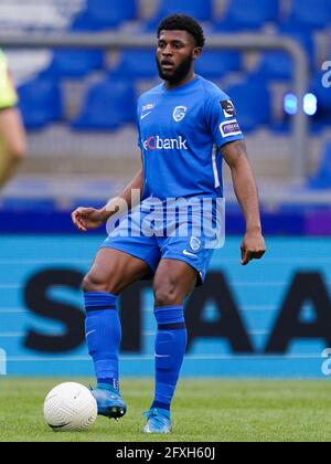 GENK, BELGIEN - MAI 20: Mark McKenzie von KRC Genk kontrolliert den Ball während des Jupiler Pro League-Spiels zwischen KRC Genk und dem Royal Antwerp FC in Lumi Stockfoto