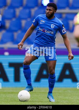 GENK, BELGIEN - MAI 20: Mark McKenzie von KRC Genk kontrolliert den Ball während des Jupiler Pro League-Spiels zwischen KRC Genk und dem Royal Antwerp FC in Lumi Stockfoto