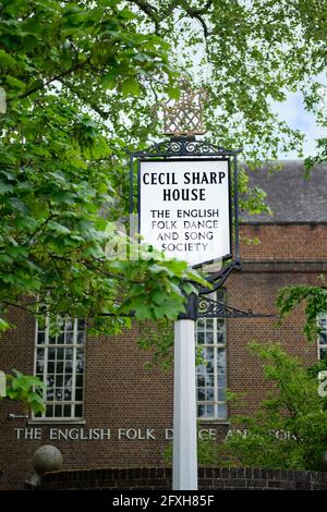 Nahaufnahme des Zeichens von Cecil Sharp House, dem englischen Volkstanz und der Song Society Stockfoto