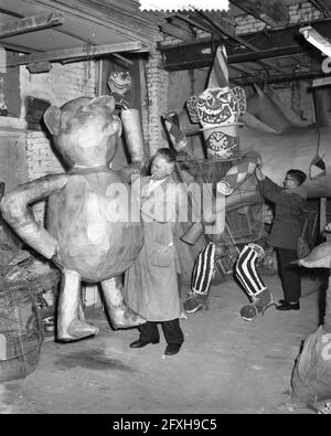 Vorbereitungen für den Karneval in Den Bosch, 27. Januar 1960, CARNAVALS, Niederlande, 20. Jahrhundert Presseagentur Foto, Nachrichten zu erinnern, Dokumentarfilm, historische Fotografie 1945-1990, visuelle Geschichten, Menschliche Geschichte des zwanzigsten Jahrhunderts, Momente in der Zeit festzuhalten Stockfoto