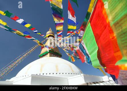 Boudha, Bodhnath oder Boudhanath Stupa mit Gebetsfahnen, die größte buddhistische Stupa in Kathmandu - buddhismus in Nepal Stockfoto