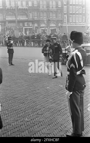 Königin Juliana und Prinz Bernhard geben Neujahrsempfang im Palast am Dam-Platz Ankunft Ihre Majestät und Prinz Bernhard, 20. Januar 1969, Neujahrsempfang, Ankunft, queens, Niederlande, Presseagentur des 20. Jahrhunderts, Foto, zu erinnerende Nachrichten, Dokumentarfilm, historische Fotografie 1945-1990, visuelle Geschichten, Menschliche Geschichte des zwanzigsten Jahrhunderts, Momente in der Zeit festzuhalten Stockfoto
