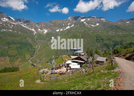 Almhütte Grünboden Hütte in der Nähe der Bergstation der Grünboden-Schnellbahn, Passeiertal, Trentino-Südtirol, Italien Stockfoto