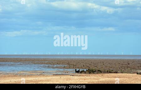 Bradwell-on-Sea Coast mit Windenergieanlagen in Essex, USA Stockfoto