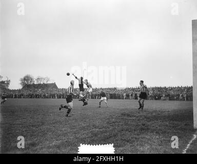 VVV gegen Emma 3-3 in Venlo, 8. November 1953, Niederlande, Foto der Presseagentur des 20. Jahrhunderts, Nachrichten zur Erinnerung, Dokumentarfilm, historische Fotografie 1945-1990, visuelle Geschichten, Menschliche Geschichte des zwanzigsten Jahrhunderts, Momente in der Zeit festzuhalten Stockfoto