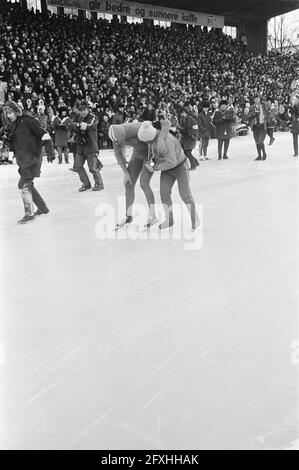 Eisschnelllauf-Weltmeisterschaften in Oslo (Norwegen). Schenk erschöpft, 15. Februar 1970, SCHATSEN, Sport, Niederlande, Presseagentur des 20. Jahrhunderts, Foto, Nachrichten zum erinnern, Dokumentarfilm, historische Fotografie 1945-1990, visuelle Geschichten, Menschliche Geschichte des zwanzigsten Jahrhunderts, Momente in der Zeit festzuhalten Stockfoto