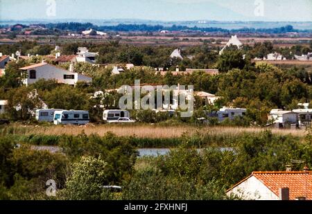 In Saintes-Maries-de-la-Mer ist seit Jahren ein friedliches Zusammenleben üblich. Saintes-Maries-de-la-Mer, Frankreich Stockfoto