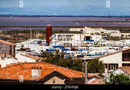 In Saintes-Maries-de-la-Mer ist seit Jahren ein friedliches Zusammenleben üblich. Saintes-Maries-de-la-Mer, Frankreich Stockfoto