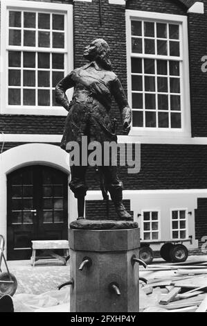 West-Indies House in der Haarlemmerstraat wird wiedereröffnet 29. April 4 Jahre Restaurierung durch Bürgermeister Polak, Statue Peter Stuyvesant enthüllt, 22. April 1981, Öffnungen, Statuen, Restaurationen, Niederlande, Presseagentur des 20. Jahrhunderts, Foto, Nachrichten zum erinnern, Dokumentarfilm, historische Fotografie 1945-1990, visuelle Geschichten, Menschliche Geschichte des zwanzigsten Jahrhunderts, Momente in der Zeit festzuhalten Stockfoto