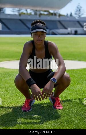 Portrait selbstbewusste entschlossene weibliche Leichtathletik-Athletin Stockfoto