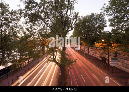 FRANKREICH, PARIS (75) 12. ARR, AUTONETZE AM ENDE DES TAGES AUF DEM RING Stockfoto