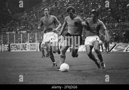 WM 74, Niederlande gegen Schweden 0:0, von links nach rechts Tappen, Piet Keizer und Olsson, 19. Juni 1974, Sport, Fußball, Niederlande, Presseagentur des 20. Jahrhunderts, Foto, Nachrichten zum erinnern, Dokumentarfilm, historische Fotografie 1945-1990, visuelle Geschichten, Menschliche Geschichte des zwanzigsten Jahrhunderts, Momente in der Zeit festzuhalten Stockfoto