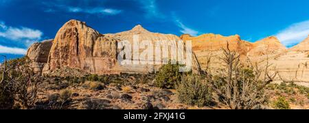 Capitol Dome steht hoch auf der Waterpocket Fold, Capitol Reef, Utah USA Stockfoto