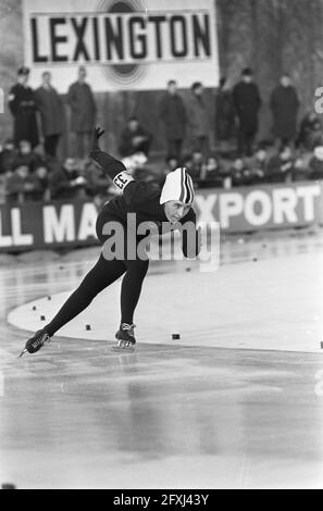 World Speed Skating Championship in Deventer Damen, Nummer 6 Stenina in Aktion Nummer 7 Kaiser, 18. Februar 1967, Skating, Sport, Niederlande, Presseagentur des 20. Jahrhunderts, Foto, Nachrichten zum erinnern, Dokumentarfilm, historische Fotografie 1945-1990, visuelle Geschichten, Menschliche Geschichte des zwanzigsten Jahrhunderts, Momente in der Zeit festzuhalten Stockfoto