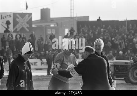 Eisschnelllauf-Weltmeisterschaft in Deventer Damen, 18. Februar 1967, Schlittschuhlaufen, Sport, Niederlande, Presseagentur des 20. Jahrhunderts, Foto, Nachrichten zum erinnern, Dokumentarfilm, historische Fotografie 1945-1990, visuelle Geschichten, Menschliche Geschichte des zwanzigsten Jahrhunderts, Momente in der Zeit festzuhalten Stockfoto