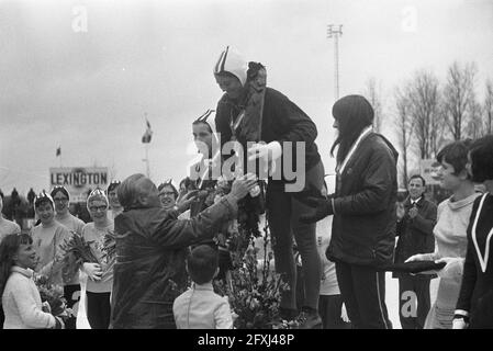 Eisschnelllauf-Weltmeisterschaft in Deventer Damen, Stien Kaiser auf der Bühne, 19. Februar 1967, SCHATSEN, Etappen, Sport, Niederlande, Foto der Presseagentur des 20. Jahrhunderts, zu erinnerende Nachrichten, Dokumentarfilm, historische Fotografie 1945-1990, visuelle Geschichten, Menschliche Geschichte des zwanzigsten Jahrhunderts, Momente in der Zeit festzuhalten Stockfoto