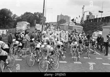 Weltmeisterschaften im Radsport in Heerlen. The cyclists in Action, 2. September 1967, WIELRENNEN, Niederlande, 20. Jahrhundert Presseagentur Foto, Nachrichten zu erinnern, Dokumentarfilm, historische Fotografie 1945-1990, visuelle Geschichten, Menschliche Geschichte des zwanzigsten Jahrhunderts, Momente in der Zeit festzuhalten Stockfoto