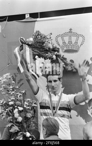 Weltmeisterschaften im Radsport in Heerlen. Webb auf dem Podium, 2. September 1967, WIELRENNES, Niederlande, 20. Jahrhundert Presseagentur Foto, Nachrichten zu erinnern, Dokumentarfilm, historische Fotografie 1945-1990, visuelle Geschichten, Menschliche Geschichte des zwanzigsten Jahrhunderts, Momente in der Zeit festzuhalten Stockfoto