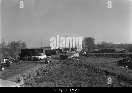 Hausboote müssen bei Diemen wegfahren. Das ist die einzige Passage, durch die die Boote absegeln sollten, 30. November 1967, Boote, Niederlande, 20. Jahrhundert Presseagentur Foto, Nachrichten zu erinnern, Dokumentarfilm, historische Fotografie 1945-1990, visuelle Geschichten, Menschliche Geschichte des zwanzigsten Jahrhunderts, Momente in der Zeit festzuhalten Stockfoto