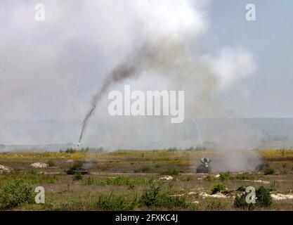 RIVNE REGION, UKRAINE - 26. MAI 2021 - während der taktischen Bataillonübungen wurde aus dem FGM-148 Javelin-Panzerabwehrraketen-System ein Jet-Projektil abgefeuert Stockfoto