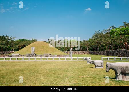Gimhae, Korea - 24. April 2021 : Königliches Grab von König Suro Stockfoto