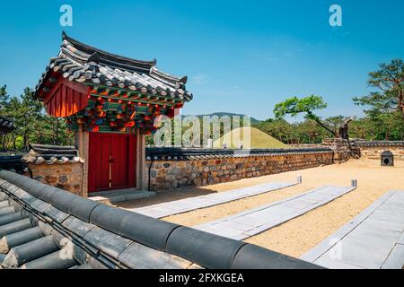 Gimhae, Korea - 24. April 2021 : Königliches Grab von König Suro Stockfoto