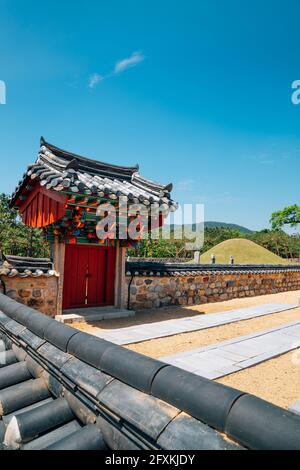 Gimhae, Korea - 24. April 2021 : Königliches Grab von König Suro Stockfoto