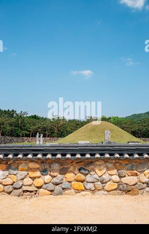 Gimhae, Korea - 24. April 2021 : Königliches Grab von König Suro Stockfoto