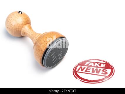 Runde FAKE NEWS Gummistempel und roter Aufdruck auf weiß Hintergrund Stockfoto