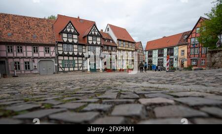 Quedlinburg, Deutschland. Mai 2021. Das Klopstock Haus in Quedlinburg. Die historische Altstadt mit mehr als 1,200 Fachwerkhäusern sowie der Schlossberg mit dem Schloss, der Stiftskirche und dem berühmten Domschatz wurden 1994 von der UNESCO zum Weltkulturerbe erklärt. Quelle: Stephan Schulz/dpa-Zentralbild/ZB/dpa/Alamy Live News Stockfoto