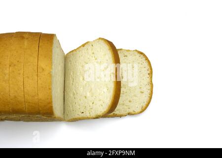 Glutenfreies, in Scheiben geschnittenes Brot auf weißem Hintergrund Stockfoto