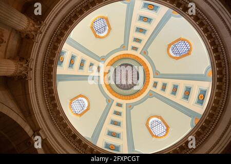 Kuppel im Manitoba Legislative Building in Winnipeg, Kanada. Die gesetzgebende Versammlung von Manitoba trifft sich im Gebäude. Stockfoto