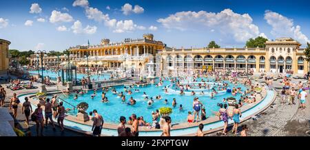 Das Szechenyi-Thermalbad, das größte Heilbad in Europa, Budapest, Ungarn, Europa Stockfoto