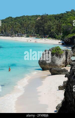 Feiner weißer Sand am Bira Beach in diesem Ferienort im äußersten Süden, 190 km von Makassar, Tanjung Bira, Sulawesi, Indonesien, Südostasien, Asien Stockfoto