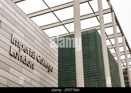Schild Imperial College London auf dem Universitätsgebäude, London, Kensington, England, Großbritannien Stockfoto