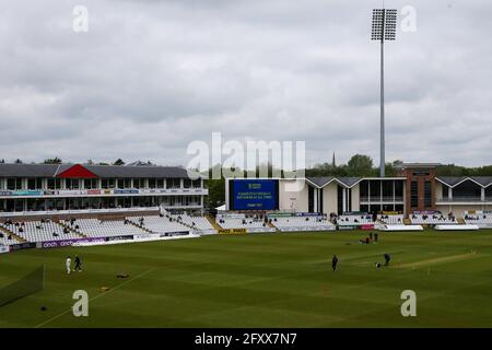 CHESTER LE STREET, GROSSBRITANNIEN. 27. MAI das Punktebrett erinnert die Zuschauer daran, während des LV= County Championship-Spiels zwischen Durham County Cricket Club und Essex am Donnerstag, 27. Mai 2021, in Emirates Riverside, Chester le Street, sozial distanziert zu bleiben. (Kredit: Mark Fletcher, Mi News) Kredit: MI Nachrichten & Sport /Alamy Live Nachrichten Stockfoto